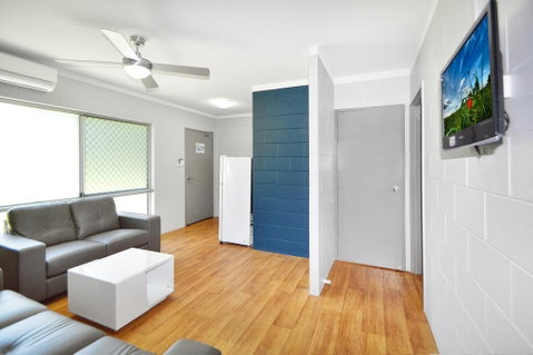 Cairns Adventure Lodge - Cook Your Own Meals In Your Private Kitchen Includes Dishwasher Washing Machine - Tourism Cairns 2