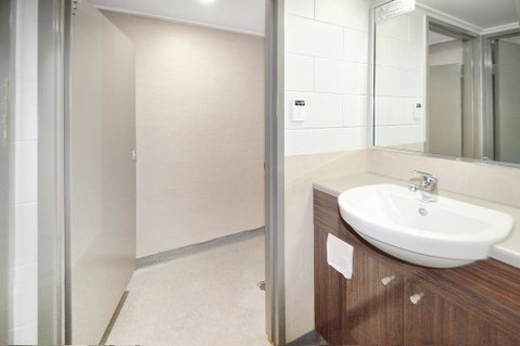 Cairns Adventure Lodge - Cook Your Own Meals In Your Private Kitchen Includes Dishwasher Washing Machine - Tourism Cairns 3