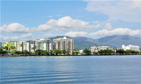 Cairns Aquarius - Tourism Cairns 0