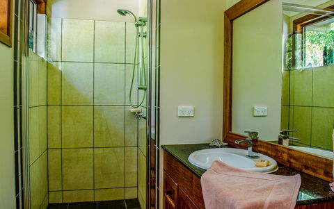Cairns Homestead: A Peaceful Getaway - Tourism Cairns 0