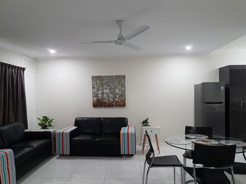 Cairns Prime Location Esplanade Self Contained Apartment With Wifi - Tourism Cairns 0