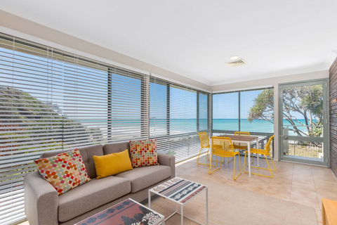Captain's Quarters - Tourism Cairns 0