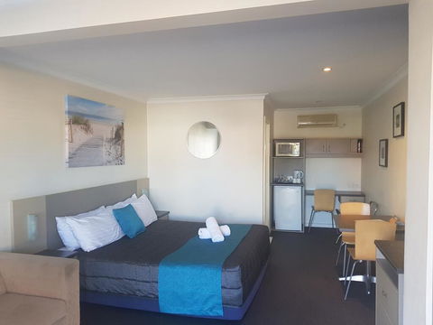 Caravilla Motor Inn - Tourism Cairns 2