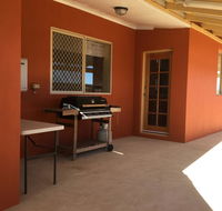 Caretakers Cottage Budget Accommodation - Tourism Cairns