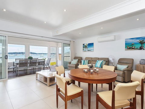 Casa Martins', 219 Foreshore Drive - Absolute Waterfront House - Tourism Cairns 2