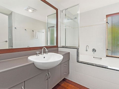 CASTWOOD VILLA No. 1 - Tourism Cairns 3