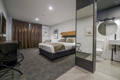 CBD Motor Inn - Tourism Cairns 0