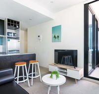 Central and Modern Apartment in Melbourne CBD - Tourism Cairns