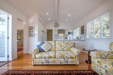Central Cottage - Tourism Cairns 1
