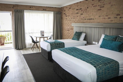 Central Motor Inn - Tourism Cairns 0