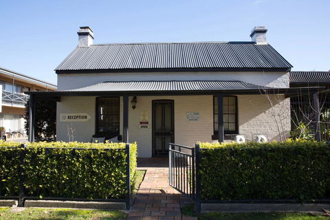Centralpoint Motel - Tourism Cairns 0