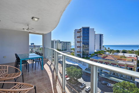 Centrepoint Apartments - Tourism Cairns 0