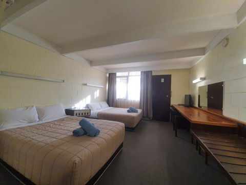 Charles Sturt Motor Inn - Tourism Cairns 1