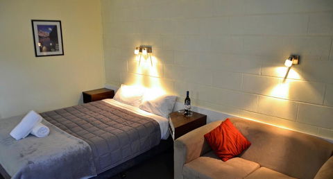 Charles Sturt Motor Inn - Tourism Cairns 0