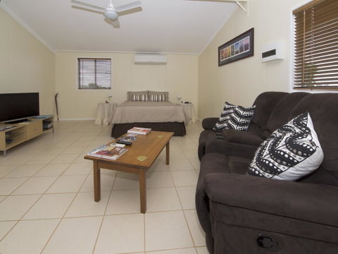 Charleville Bush Cottage - Tourism Cairns 2