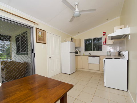 Charleville Bush Cottage - Tourism Cairns 3