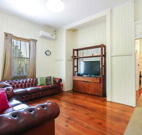 Charming Characterful Rustic-style Home Near The Gabba - Tourism Cairns