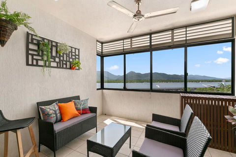 Chic City Apartment With Waterfront Views - Tourism Cairns 0