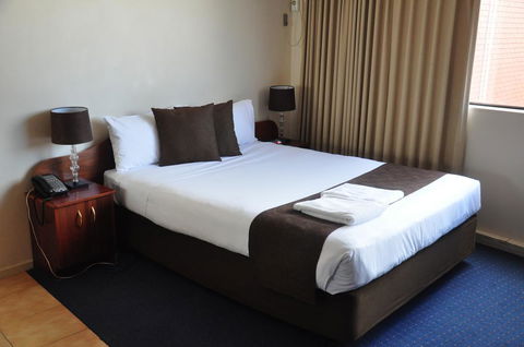City Park Hotel - Tourism Cairns 1