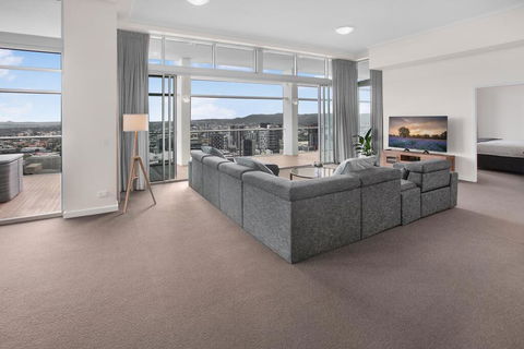 City-Centre Apartment With River Views And Balcony - Tourism Cairns 2