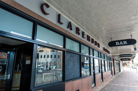 Clarendon Hotel - Tourism Cairns 1