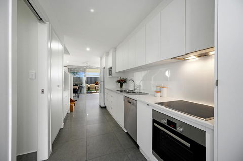 Coastal Living At Wikis - Tourism Cairns 3