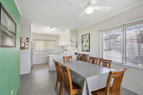 Coffey Court Cottage 2 - Tourism Cairns 2