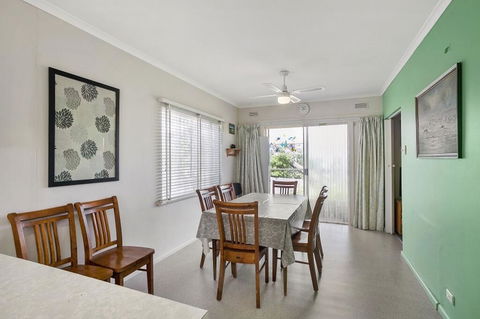 Coffey Court Cottage 2 - Tourism Cairns 1