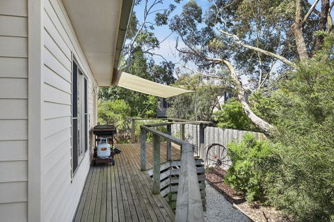 Coffey Court Cottage 2 - Tourism Cairns 3