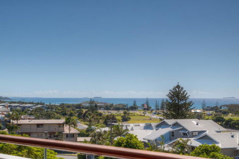 Coffs Jetty Beach House - Tourism Cairns 0