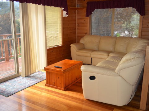 Coles Bay House - Tourism Cairns 1