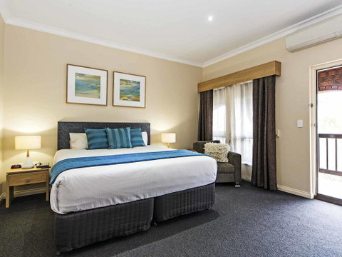 Comfort Inn & Suites Sombrero - Tourism Cairns 0