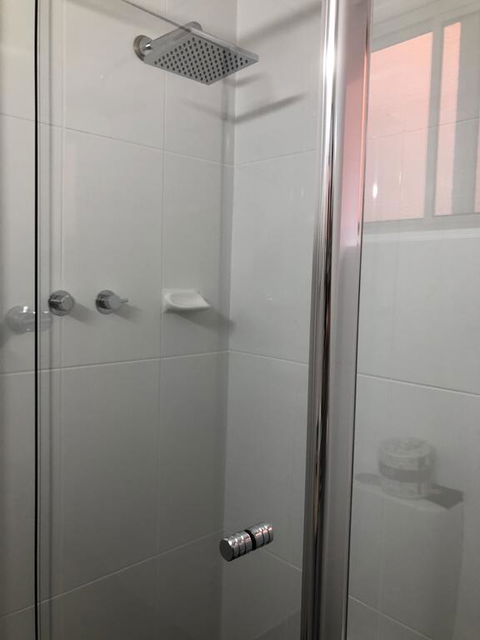 Commodore Motor Inn - Tourism Cairns 1