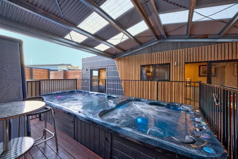 Containment Accommodation - Tourism Cairns 1