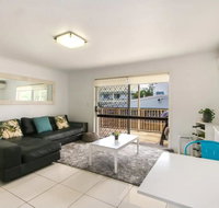 Contemporary 2 Bedroom Beachfront Apartment - Tourism Cairns