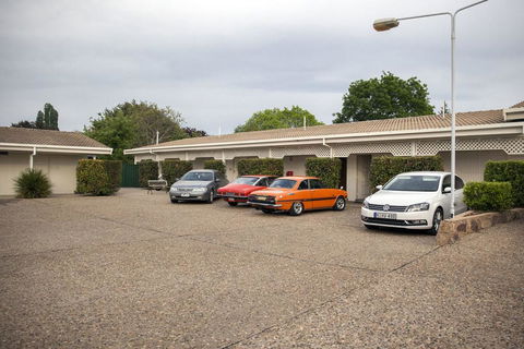 Cooma Motor Inn - Tourism Cairns 1