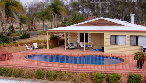 Copper Country Motor Inn & Restaurant - Tourism Cairns 1