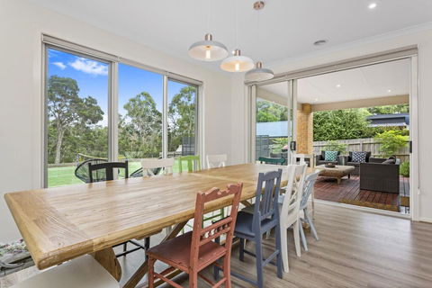 CORYMBIA - MOUNT MARTHA - Tourism Cairns 2