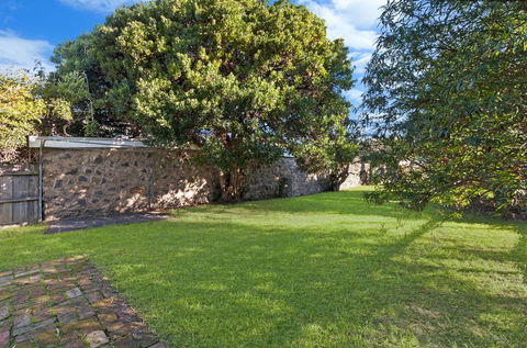 Cottage On James Circa:1855 - Modern Historic - Tourism Cairns 3