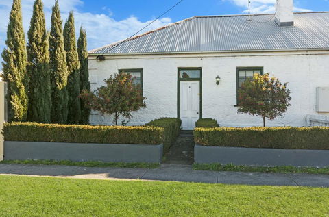 Cottage On James Circa:1855 - Modern Historic - Tourism Cairns 2