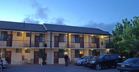 Country Plaza Motel - Tourism Cairns 1