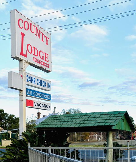 County Lodge Motor Inn - Tourism Cairns 3