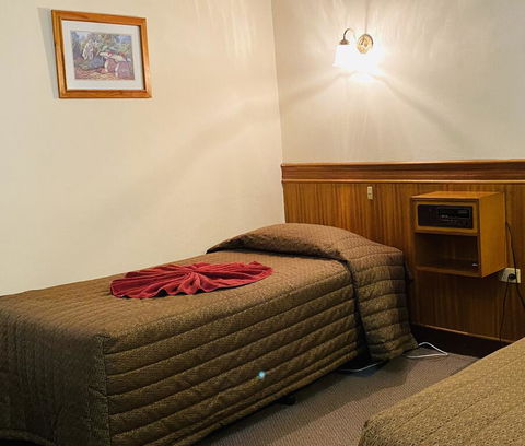County Lodge Motor Inn - Tourism Cairns 0