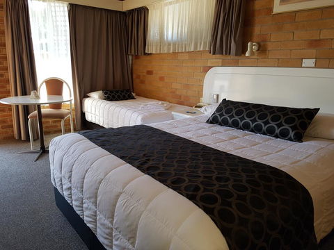 Cousins Motor Inn - Tourism Cairns 1
