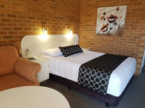 Cousins Motor Inn - Tourism Cairns 3