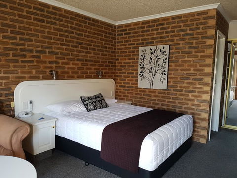 Cousins Motor Inn - Tourism Cairns 2