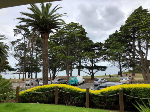 Cowes Partner Retreat - Beachfront - Tourism Cairns 2