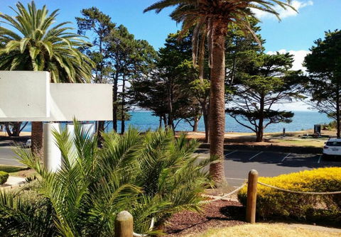 Cowes Partner Retreat - Beachfront - Tourism Cairns 0