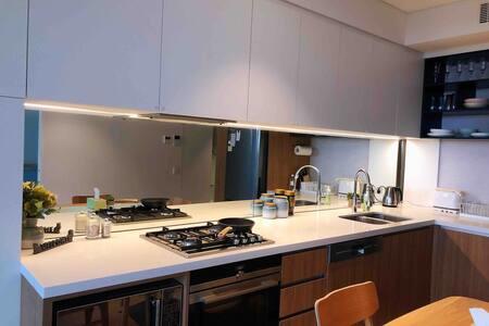 Cozy & Convenient 1Bdr Aparment + FREE Parking - Tourism Cairns 1