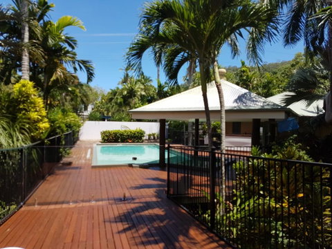 Crazy About Cairns Resort Living - 6 Bedrooms - Tourism Cairns 1